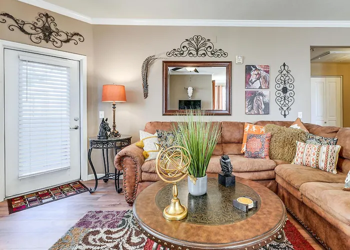 Patio & Perks: Gated Gilbert Holiday home