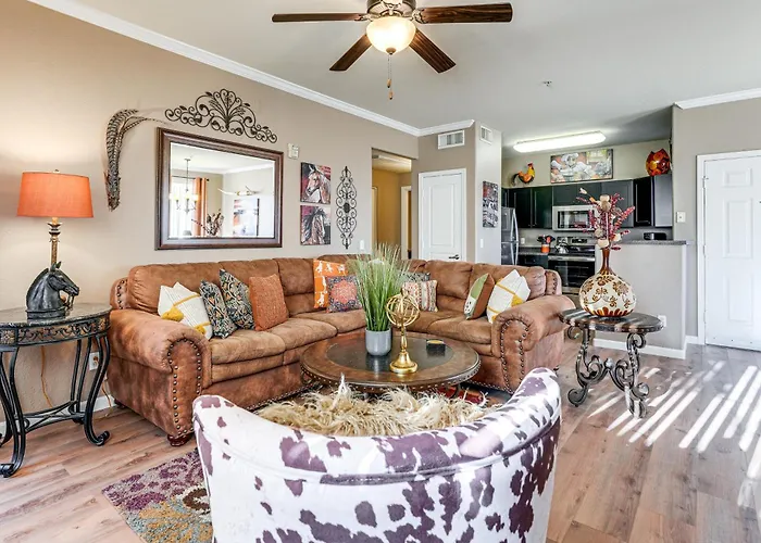 Patio & Perks: Gated Gilbert Holiday home Mesa